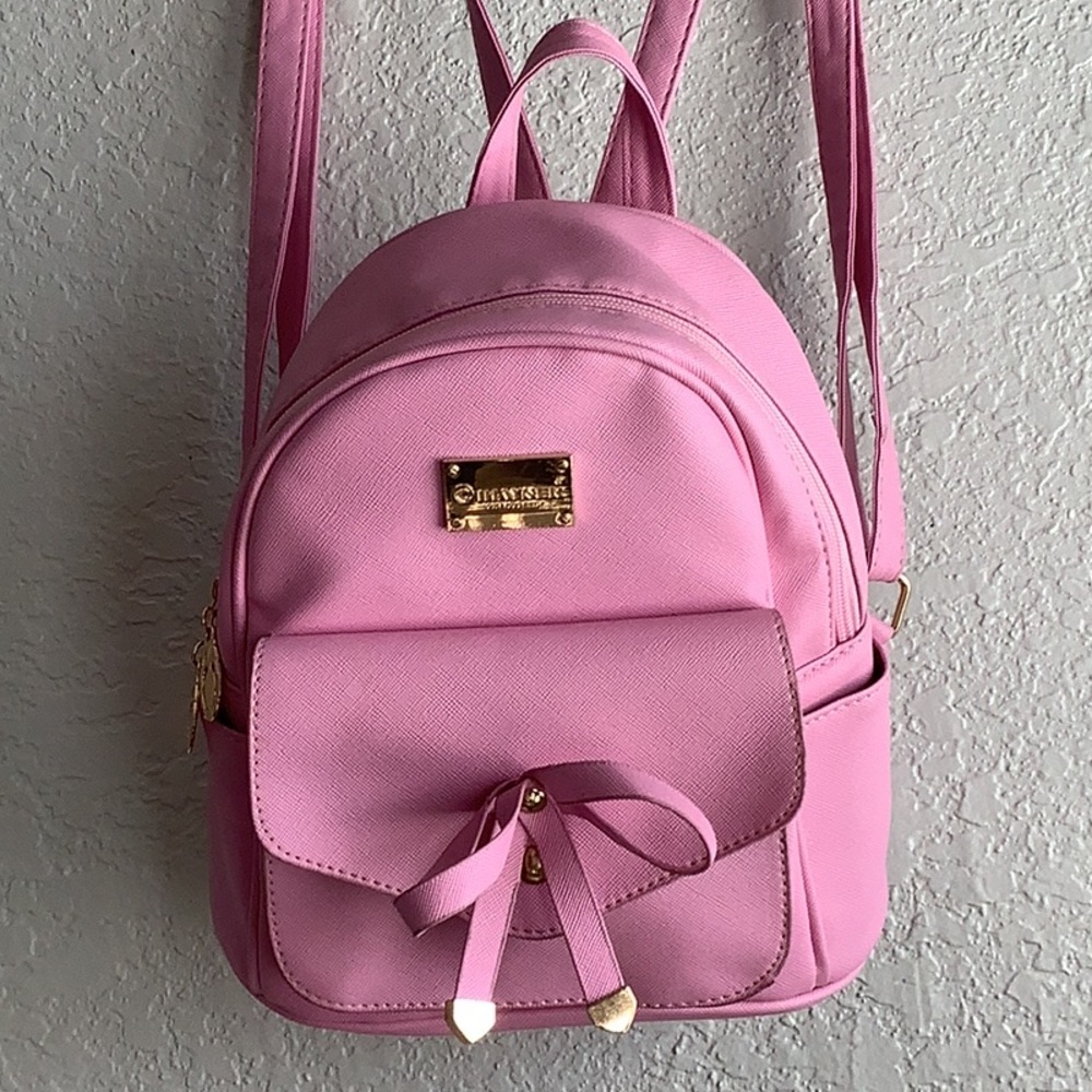 Soft Pink Compact Backpack with Adjustable Straps